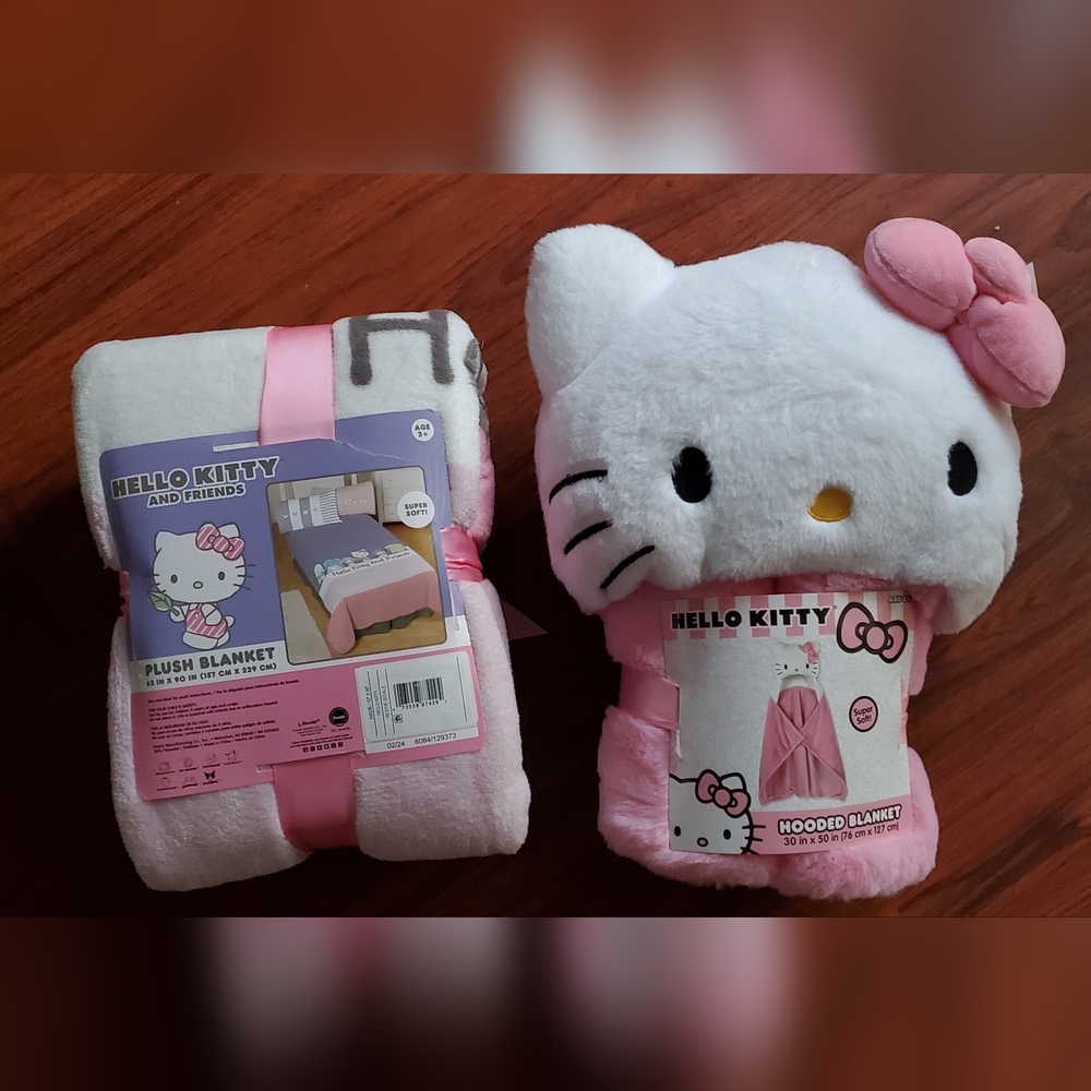 Hello Kitty Hooded Blanket And Bedding Set